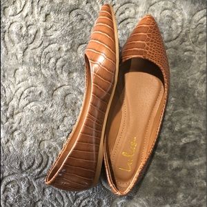 BRAND NEW Lulu’s croc print brown flats size 6